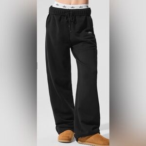 NWT Alo Accolade Straight Leg Pants Black XS